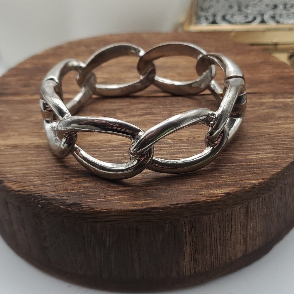 B1913 silver tone buckle bracelet - Picture 2 of 2